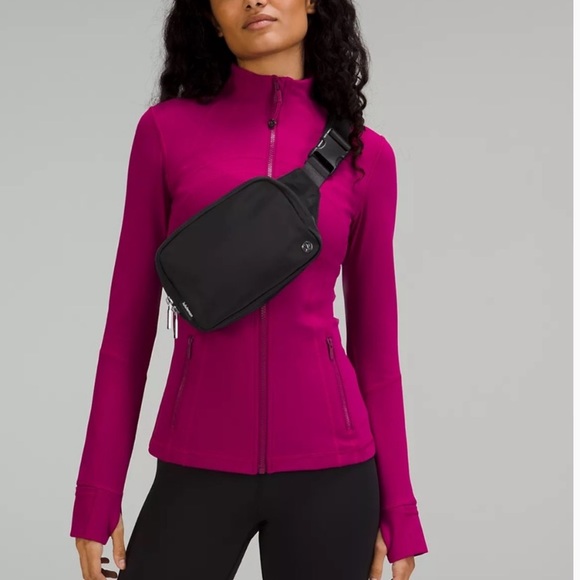 NWT Large Lululemon Everywhere Belt Bag - Picture 4 of 14